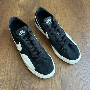 Nike SB Black and White Low-Profile Sneakers BLZR COURT